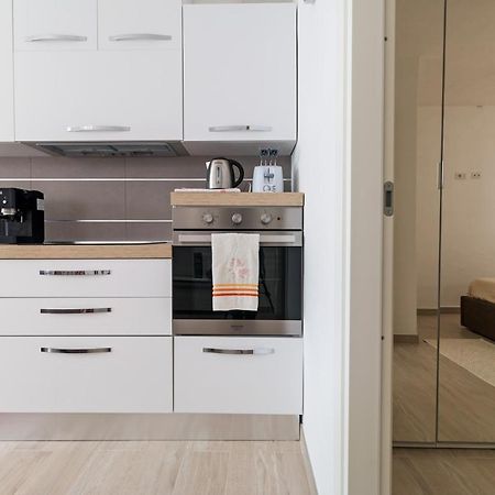 Purple Flower Suite Apartment Кала Гононе Екстериор снимка