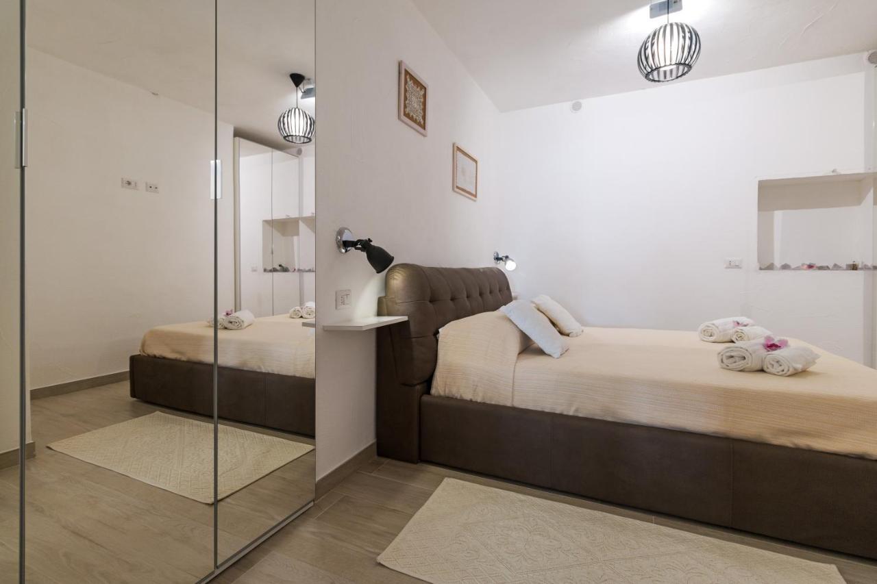 Purple Flower Suite Apartment Кала Гононе Екстериор снимка