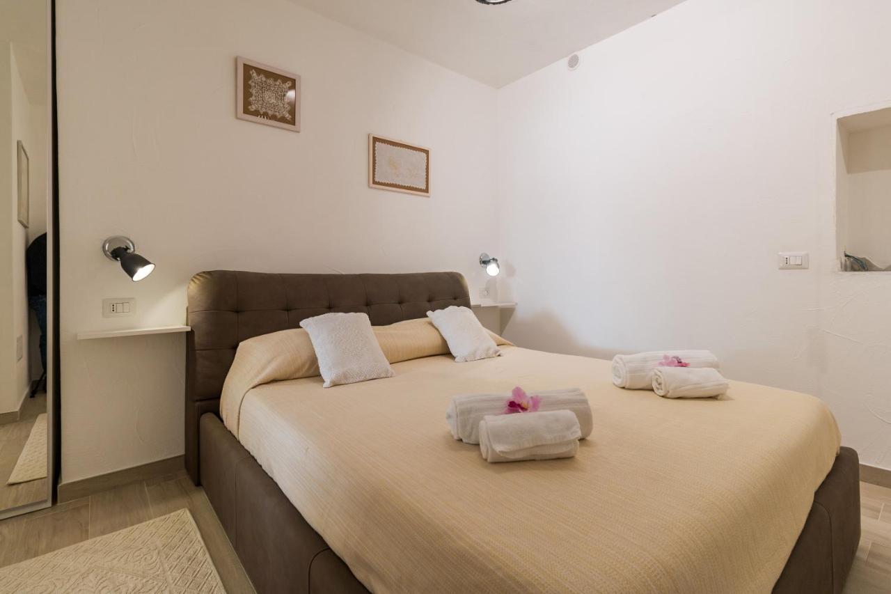 Purple Flower Suite Apartment Кала Гононе Екстериор снимка