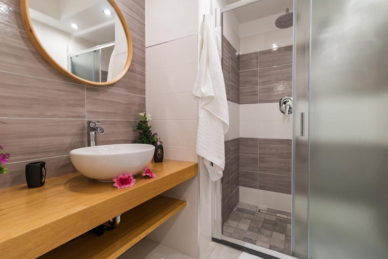 Purple Flower Suite Apartment Кала Гононе Екстериор снимка