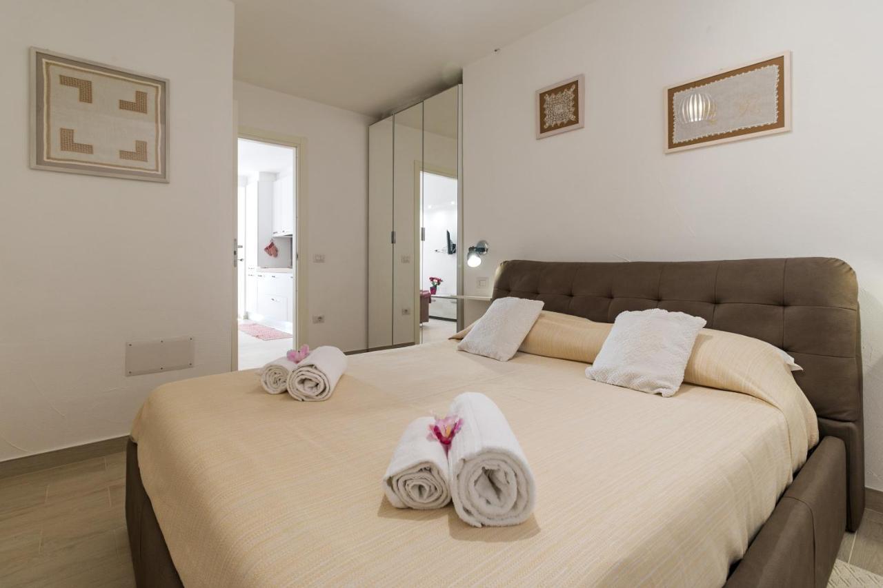 Purple Flower Suite Apartment Кала Гононе Екстериор снимка
