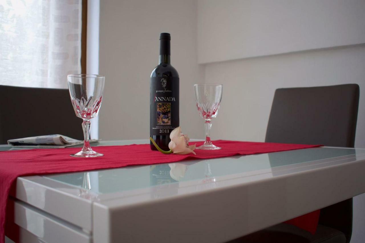 Purple Flower Suite Apartment Кала Гононе Екстериор снимка
