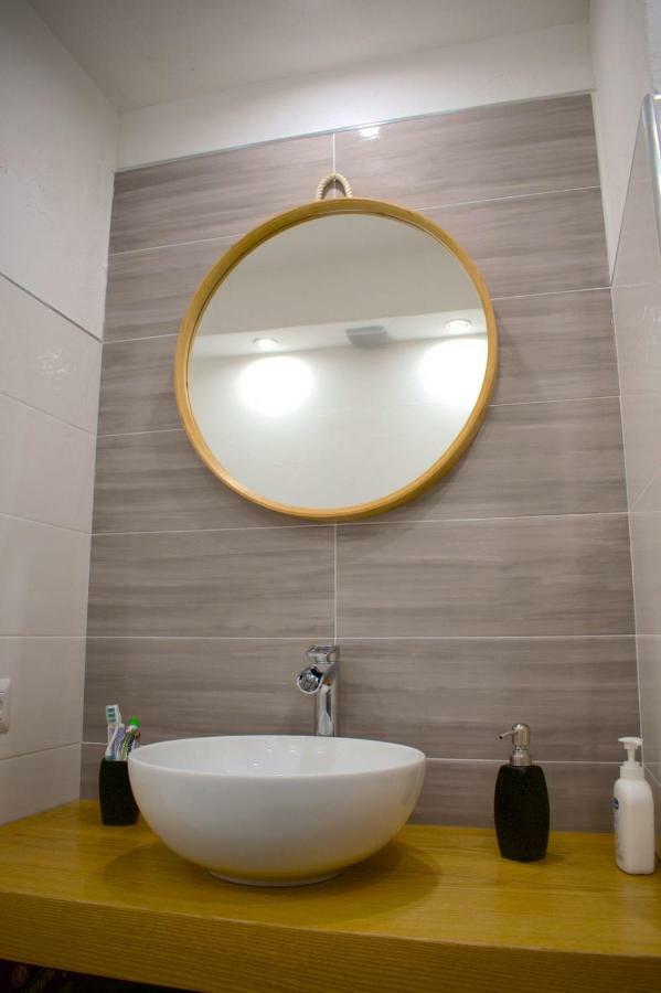 Purple Flower Suite Apartment Кала Гононе Екстериор снимка